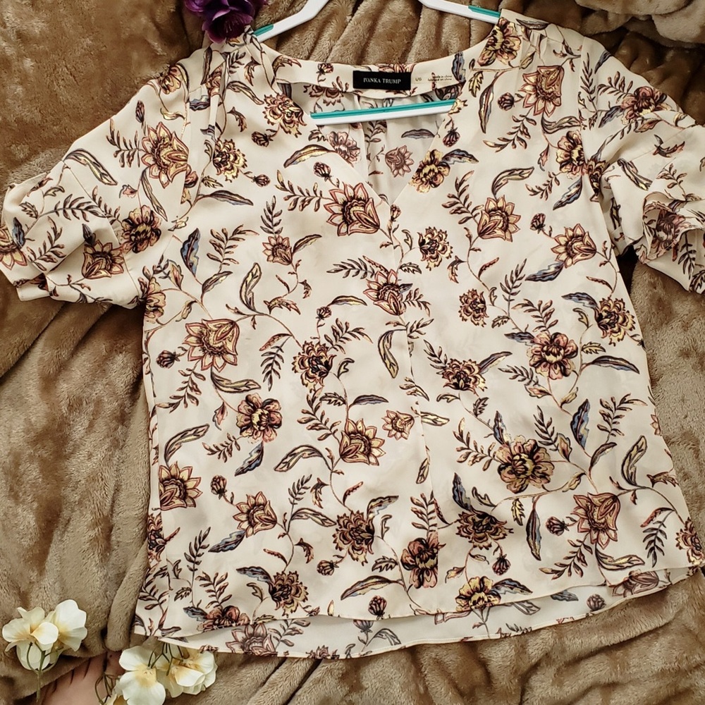 V-neck Shell
